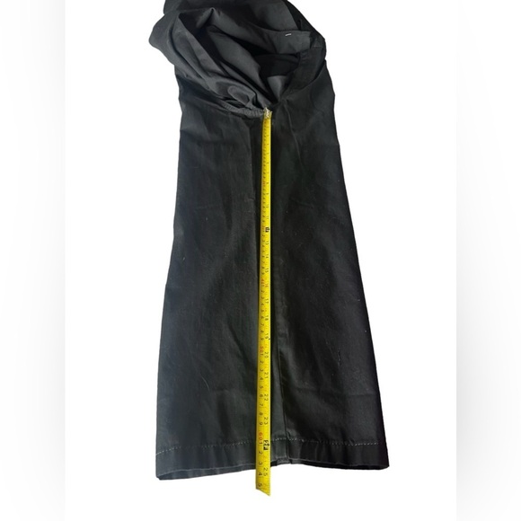 Levi’s Women’s Iconic Jumpsuit In Black - Picture 14 of 14